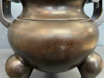 A Chinese bronze tripod censer and cover, Qianlong mark, 19/20th C.